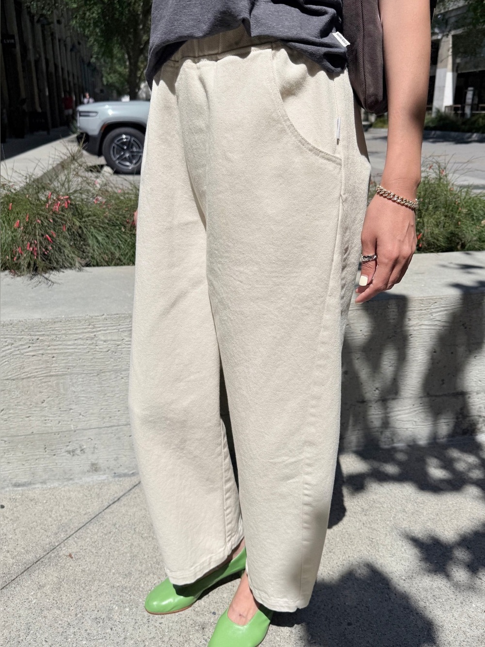 LE BON SHOPPE Arc pants in naturel - size small (hemmed)